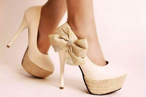 Nude Bow Pumps